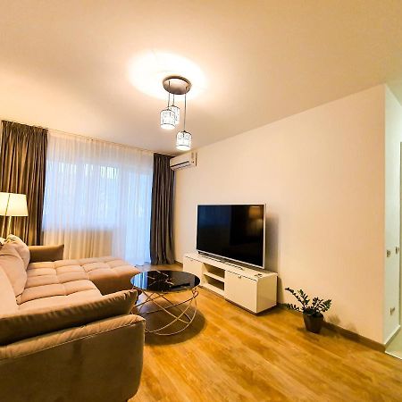 Luxurious Retreat 1Br Apartment With Netflix, Private Parking And Self Check In Popesti-Leordeni Exterior foto