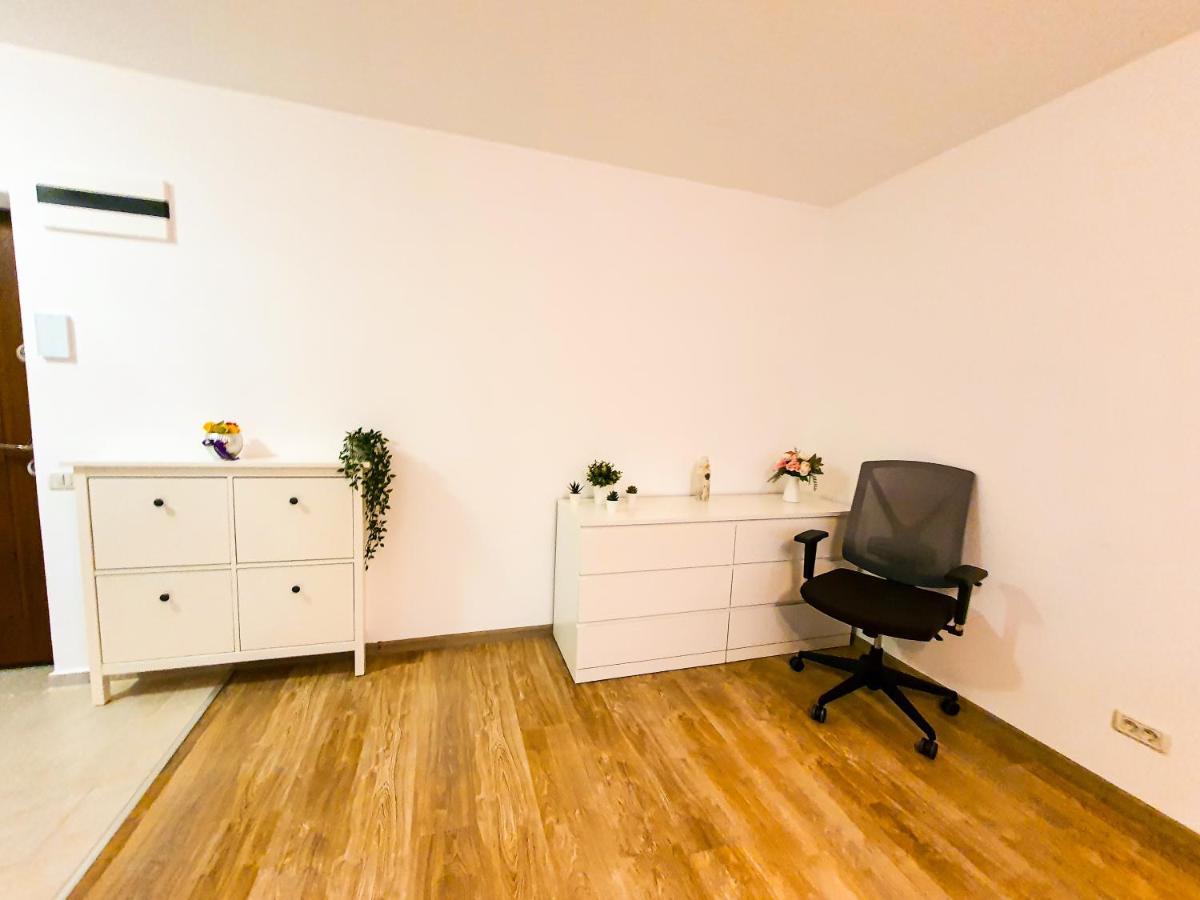 Luxurious Retreat 1Br Apartment With Netflix, Private Parking And Self Check In Popesti-Leordeni Exterior foto