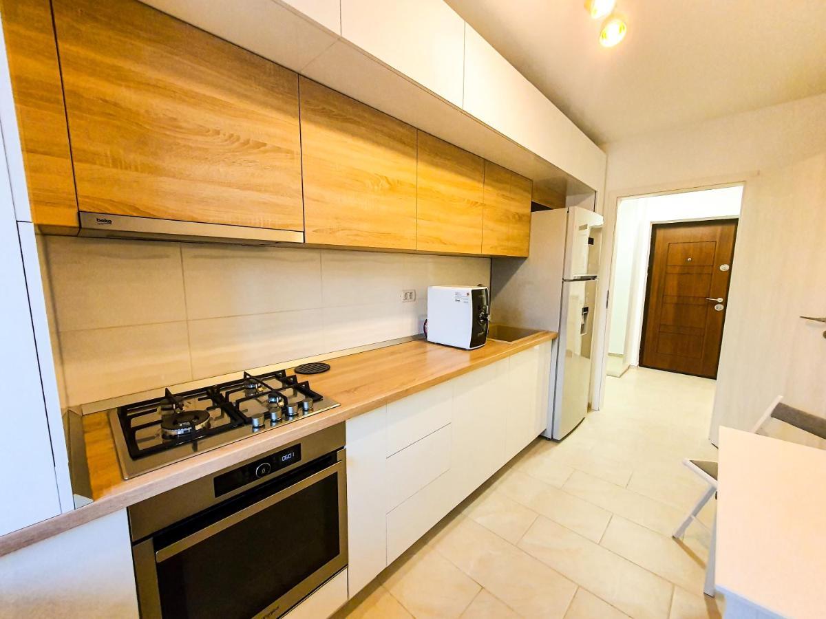 Luxurious Retreat 1Br Apartment With Netflix, Private Parking And Self Check In Popesti-Leordeni Exterior foto